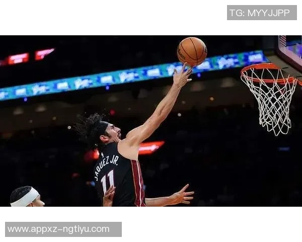 哈克斯替补登场26分钟高效表现14投9中斩获21分3篮板2助攻 哈克斯替补登场26分钟高效表现14投9中斩获21分3篮板2助攻